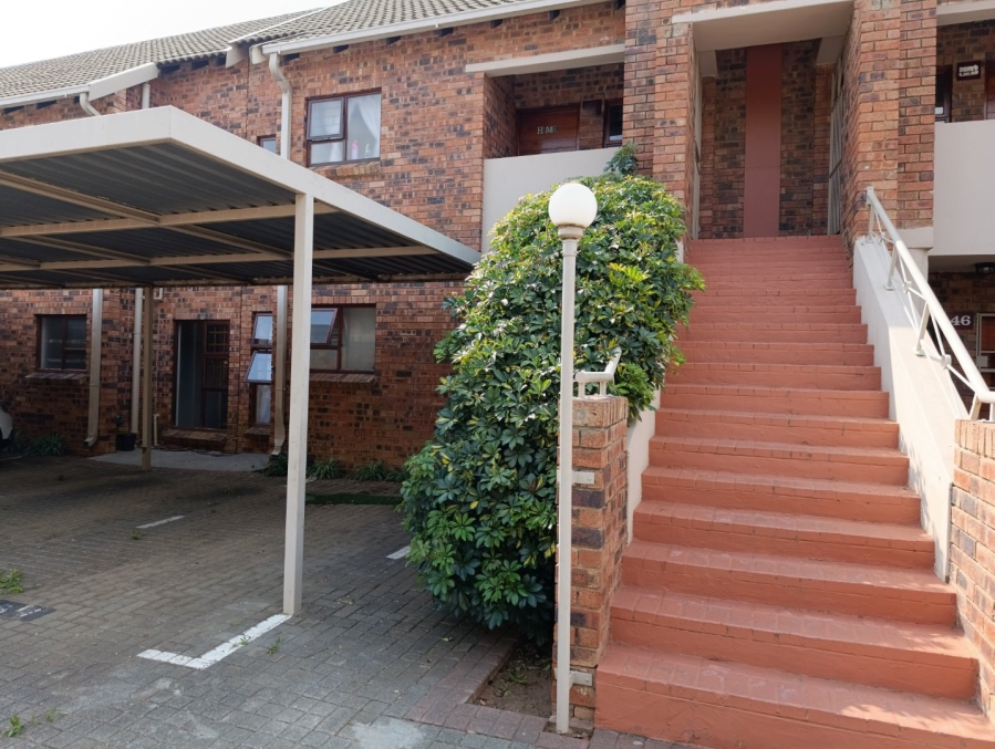 2 Bedroom Property for Sale in Langenhovenpark Free State